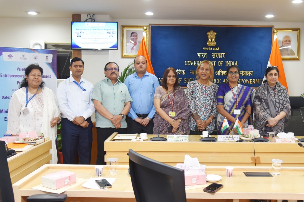 Director-General-of-DGR-interacted-with-DGR-Participants-at-NIESBUD-Dehradun-Campus